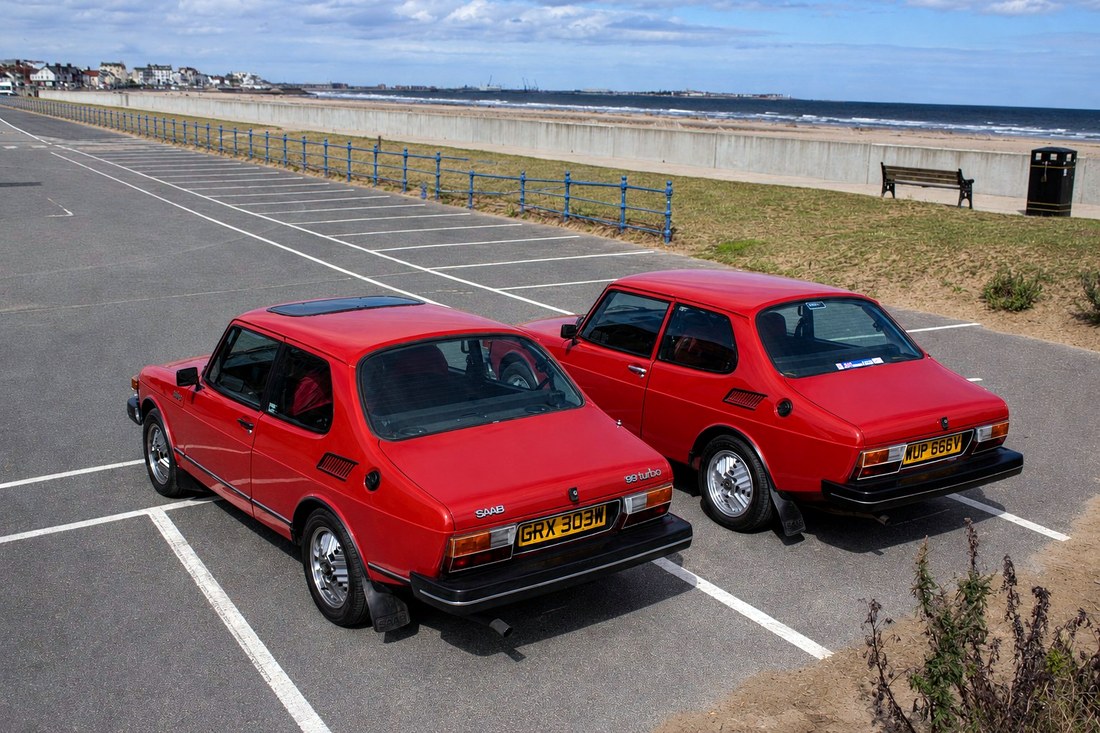 Seaton Carew — rear view of the pair.